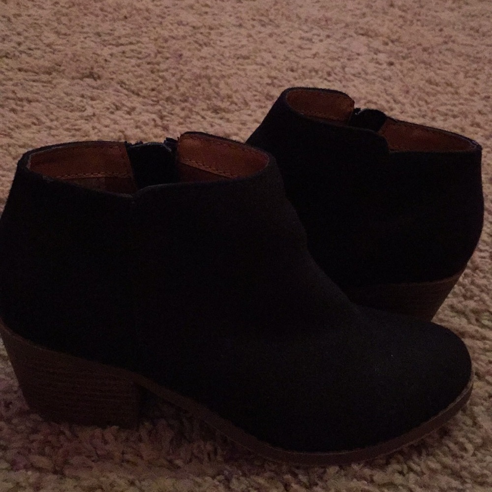 Tillys black wedge boots 👢